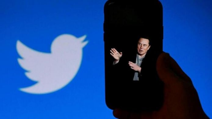 Twitter perte 50 % revenus publicitaires en un an